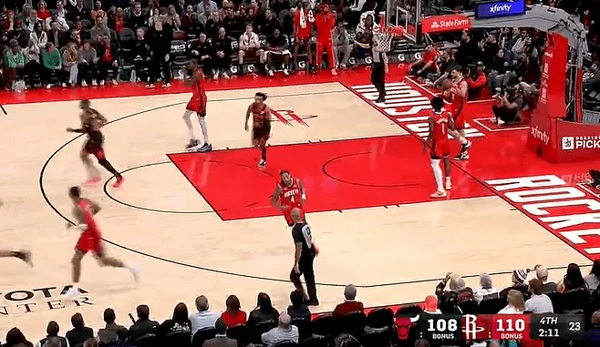 特雷-琼斯11中10已砍下31分7助攻，得分创下生涯新高