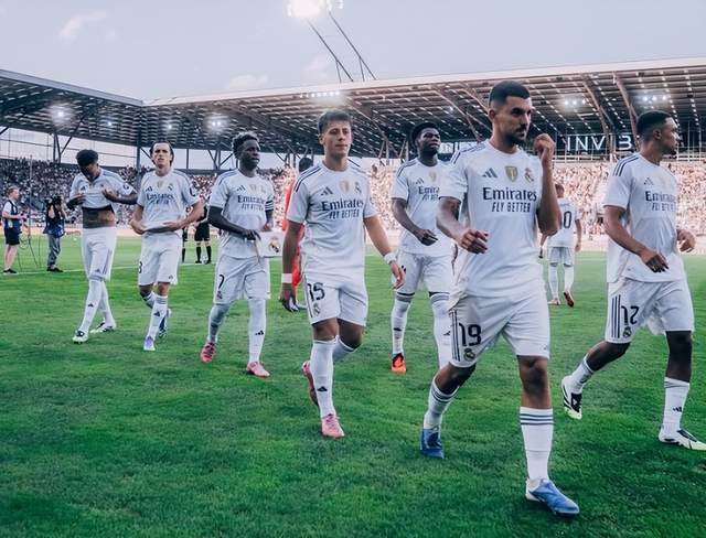 斗球体育入口-落后巴萨4分！皇马更衣室几乎绝望：翻盘希望渺茫 想要换帅